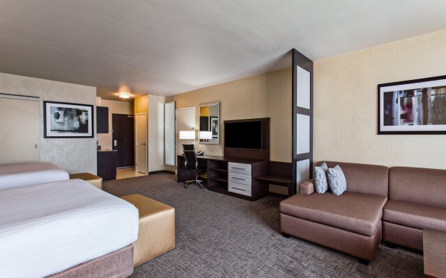 Holiday Inn Express & Suites Anaheim Resort Area, an IHG Hotel