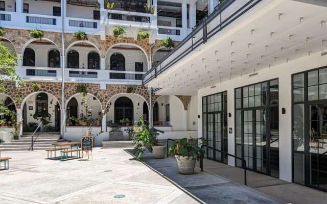 w Monochrome Loft in Santa Ana