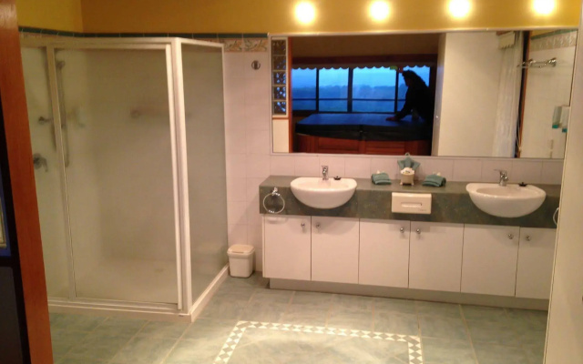 Southern Anchorage Retreat