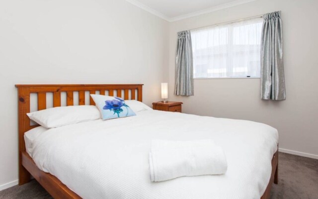 Spacious 3 bedroom in Flat Bush