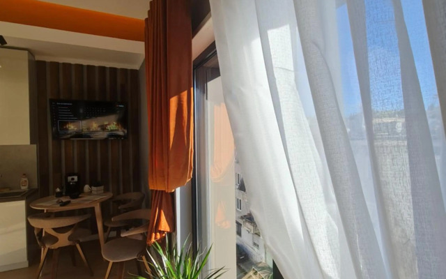 Sunny Apartment - Blloku Tirana, near Lake