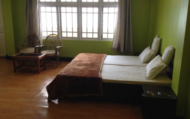 OYO 4305 Yang's Inn