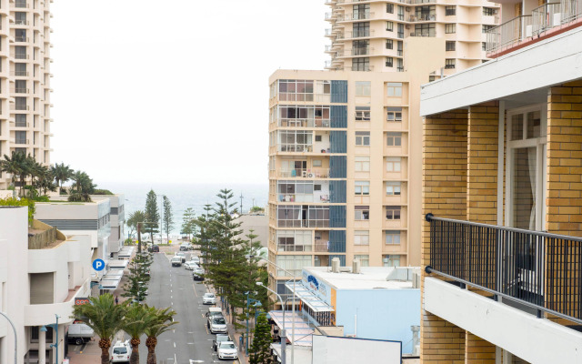 BUNK Surfers Paradise - International Backpacker Hostel