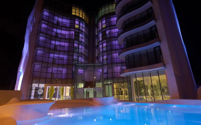 i-Suite Hotel