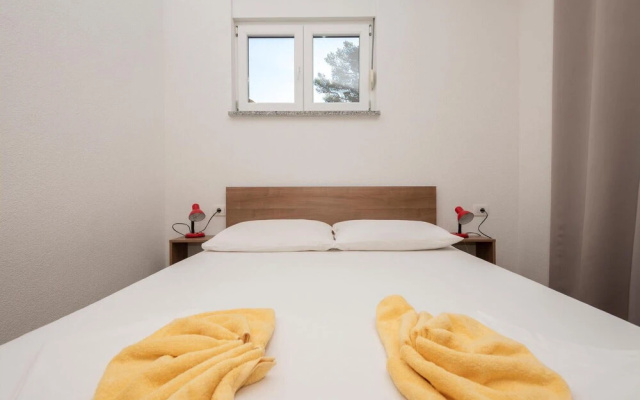 Amazing Apartment in Drvenik With 1 Bedrooms and Wifi