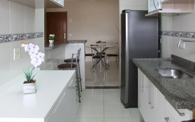 A011 - Apto com churrasqueira e 2 vagas de garagem