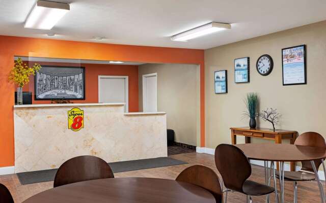 Super 8 by Wyndham Brookhaven