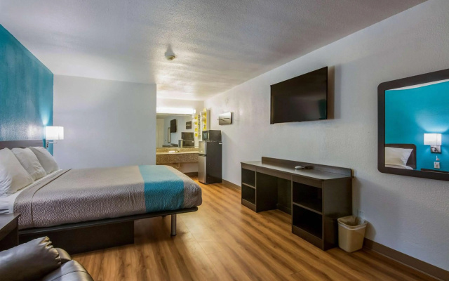 Motel 6 Freeport, TX