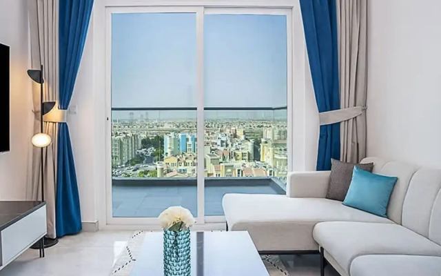 Homesgetaway -spacious 1BR Apt in Pearlz by Danube