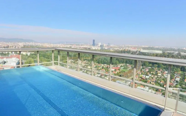 Brand-New, Close to Centre, Rooftop-Summer-Pool