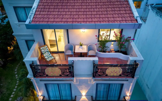 Royal Hotel Near Secc