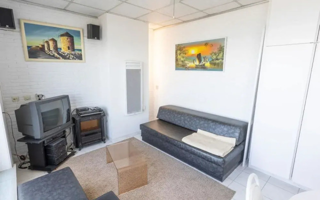 Apartment on Zeedijk With Sea Views