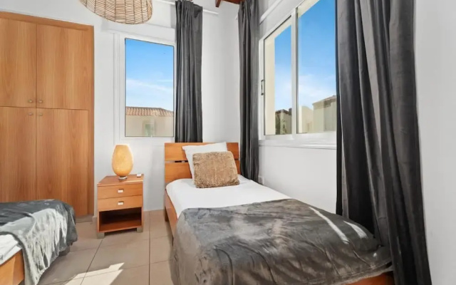 2 bed - Sleeps 6 - Private Pool - 5 Min To Beach