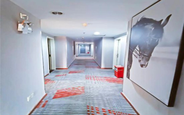 Yiyi Chain Hotel (Foshan Sanshui Plaza Branch)