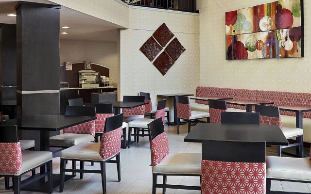 Holiday Inn Express Hotel Naples Downtown - 5th Avenue