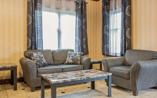 Econo Lodge Glens Falls / Lake George