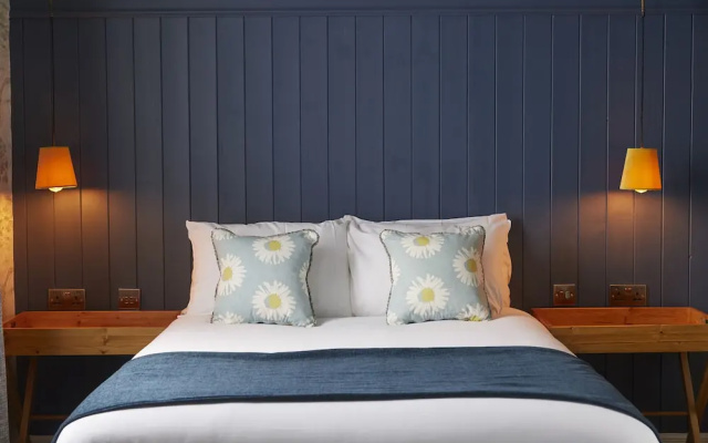 Riverside Shrewsbury by Chef and Brewer Collection