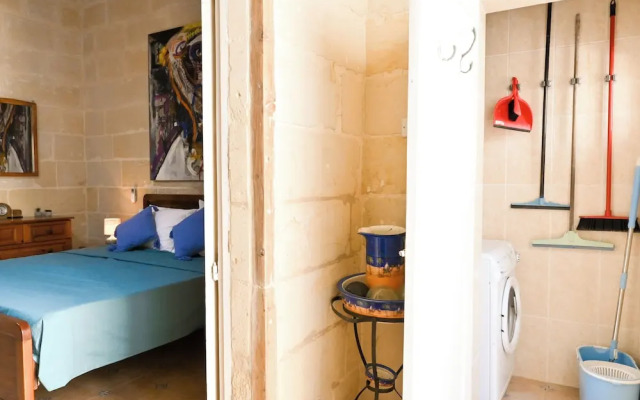 A Cosy Nest Overlooking The Sea