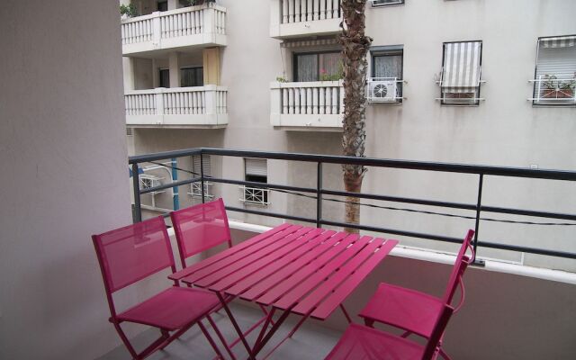 Modern deluxe two-bedroom apartment