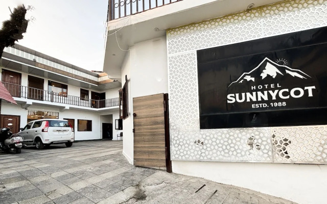 Hotel sunny cot