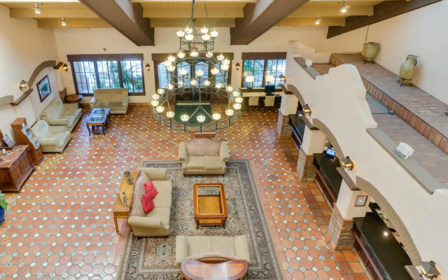 Buena Park Grand Hotel & Suites
