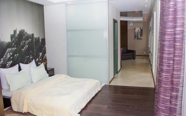 Apartment Longo On Furshtatskaya