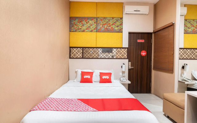 OYO Flagship 3869 Metro House Sub