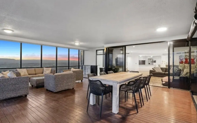 Circle on Cavill - Private Apartments