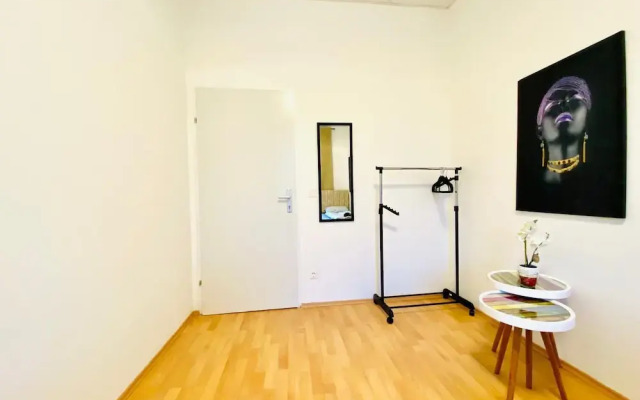 Rooms in Cozy 4BR Shared Apt Central