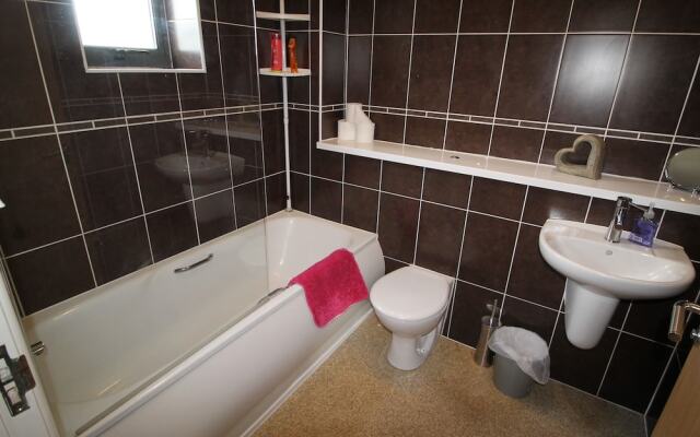 Radyr Place Apartments by Cardiff Holiday Homes
