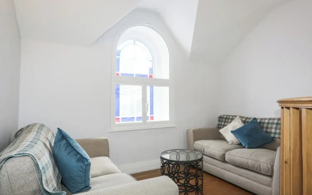 Harlech Apartments - Matholwch