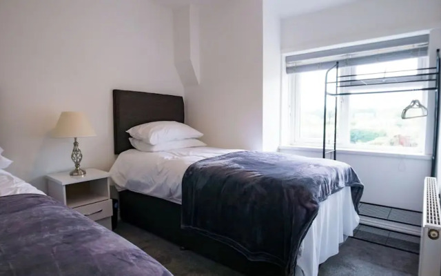 Housesleeps6-garden-parking-familly&contractors