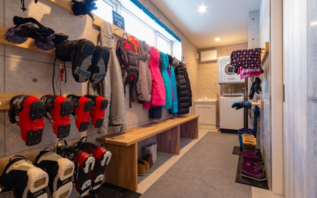 Off Piste Chalet by H2 Life