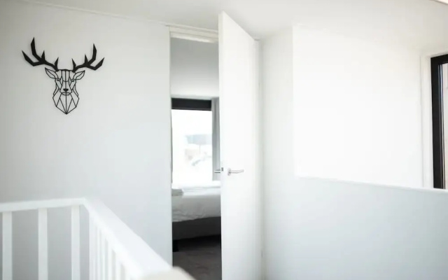 Spacious Lodge With 2 Bathrooms, Near the Sea