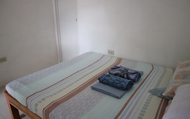 Charm Guest House - Hostel