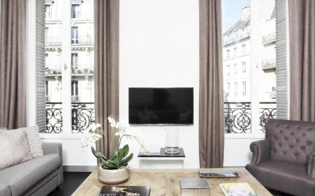 Luxury 3 Bedrooms Le Louvre I by Livinparis