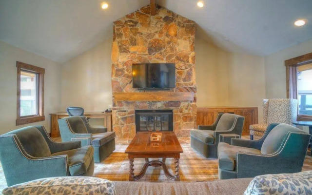 Abode at Ontario Lodge