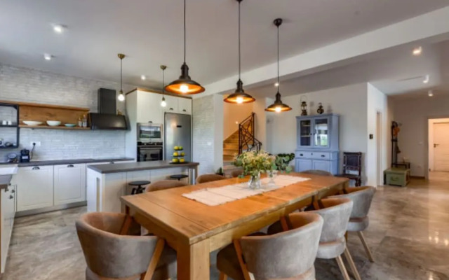 Rustic Villa Perosa With Heated Pool