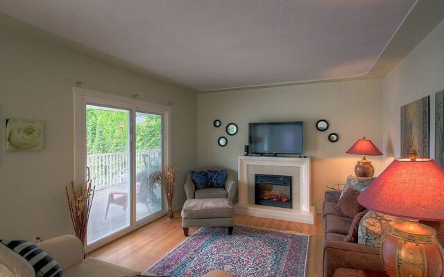 Beach Access Kelowna Rental Home Upper Unit by KVR