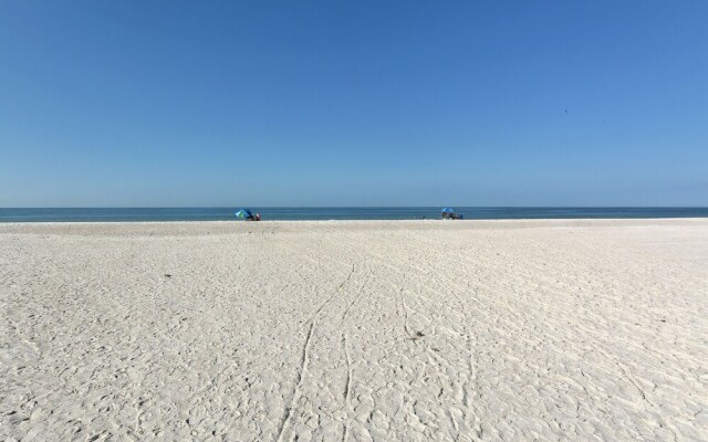 Runaway Bay Resort by BBG