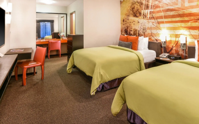 The Tangerine - A Burbank Hotel