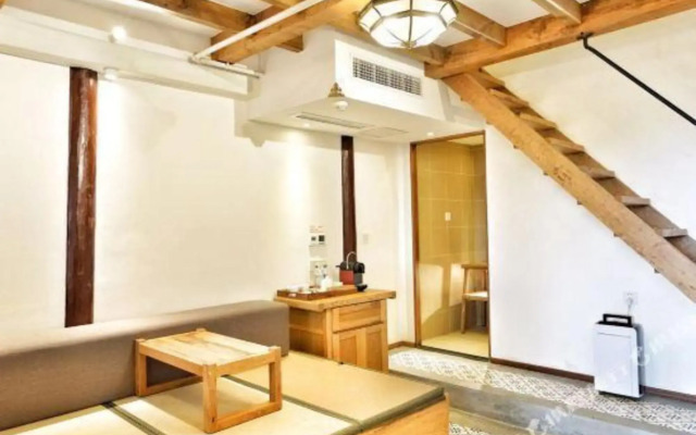 Xixia Xiaozhu Boutique Hote(Xihu Duanqiao shop)）