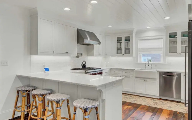 Be a Sullivans Local! 1307 Cove Avenue by Avantstay Pool + Outdoor Living