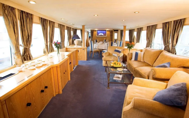 United Spirit Yacht