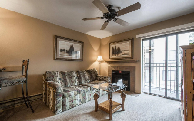 Carriage House Condominiums by All Seasons Resort Lodging