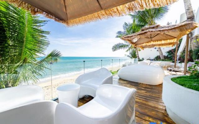 That sea in Sanya The sea infinity pool designer Meisu