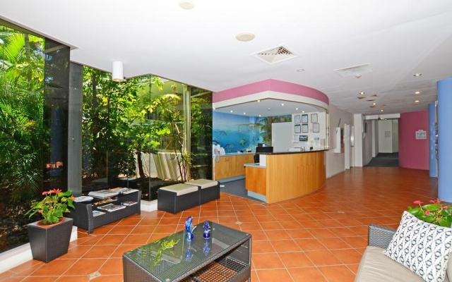 Riviera Resort – Lobby – Torquay