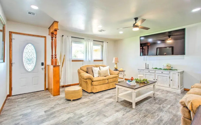 Woodward Home Near Crystal Beach Water Park!