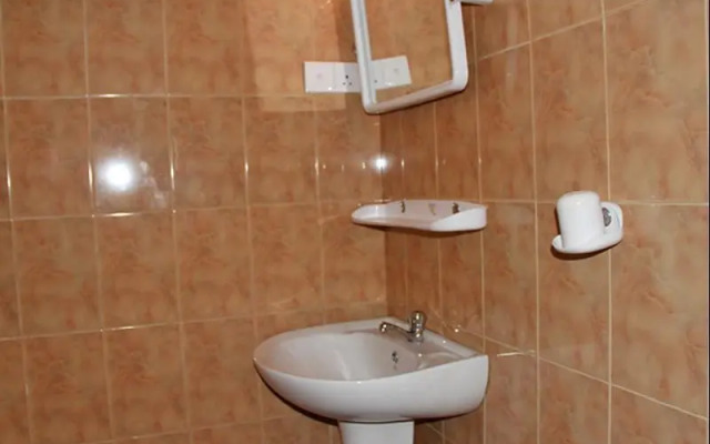 Hotel Happy Night Holiday Inn