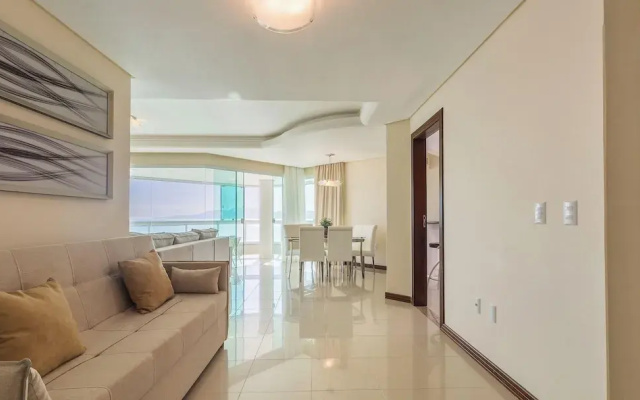 Apt w/ Gourmet Balcony Oceanfront Rkr0502